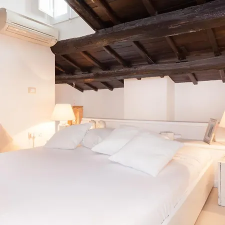 Endless Beauty - Charming Attic In The Heart Of Roma